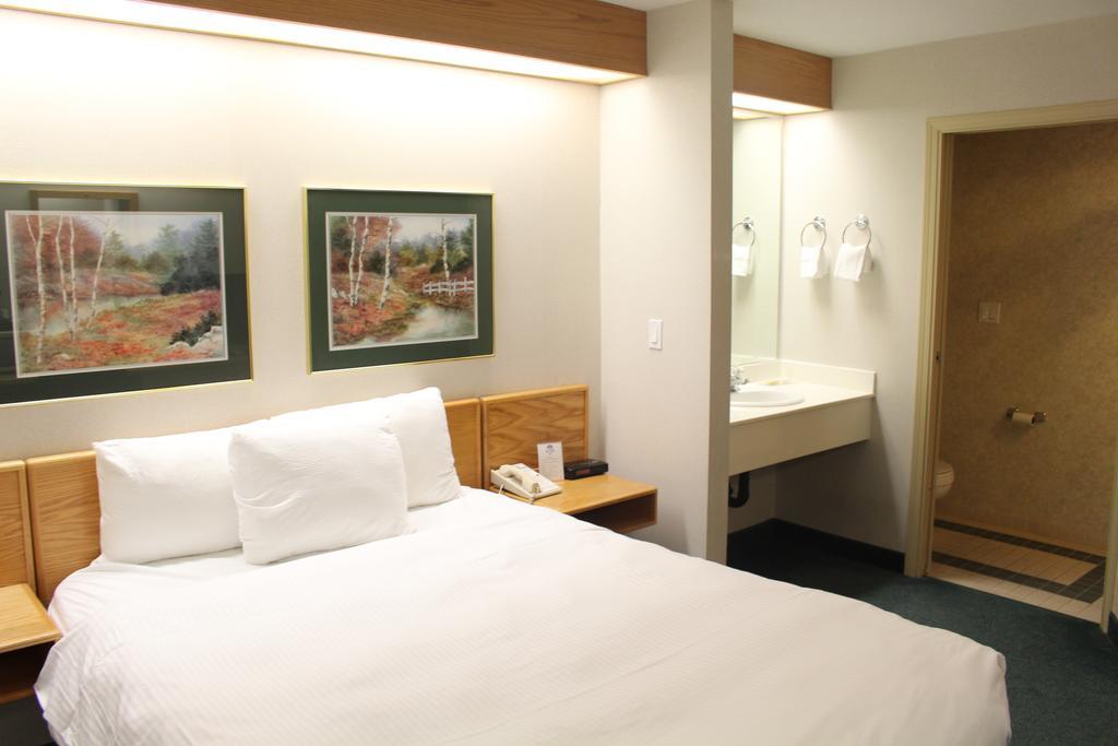 Canadas Best Value Inn Langley/Vancouver Екстер'єр фото