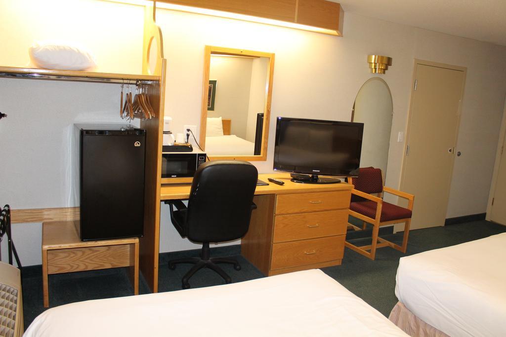 Canadas Best Value Inn Langley/Vancouver Екстер'єр фото